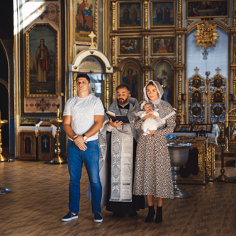 хрещені батьки зрікаються сатани