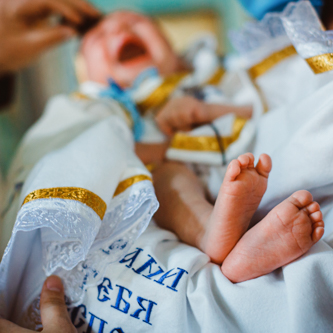 маленькі ніжки в крижмі