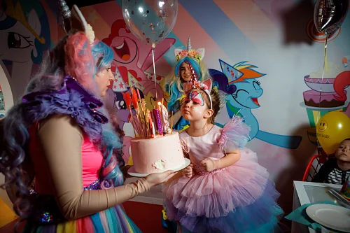 Sonya 4 år — Barnkalas, foto 157
