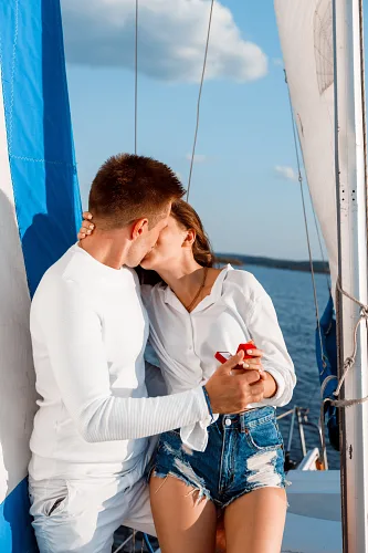 Engagement on a yacht Love Story — story 0029