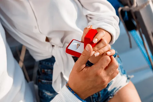 Engagement on a yacht Love Story — story 0030