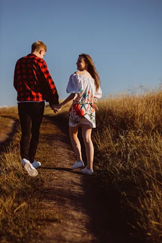 Eugenia and Aleks Engagement on a hils — фото 10